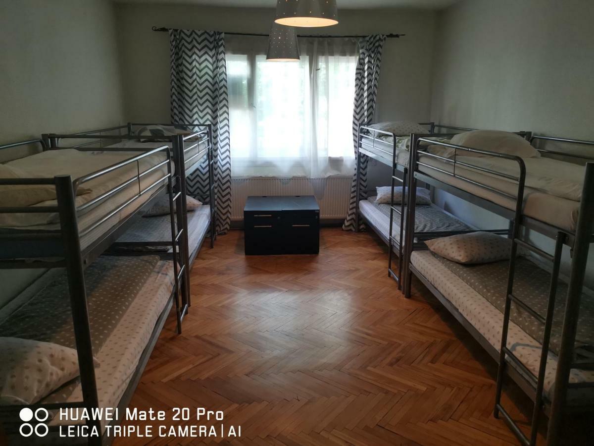 Enjoy Hostel คลูจ-นาโปกา ภายนอก รูปภาพ